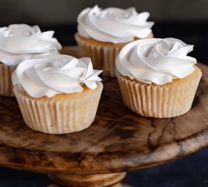 White Beauty Vanilla Cupcakes 4,Pc