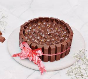 Trendy Kitkat Cake