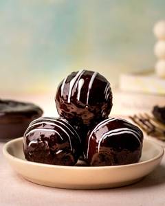 Rum Ball Butter Cream Pastry