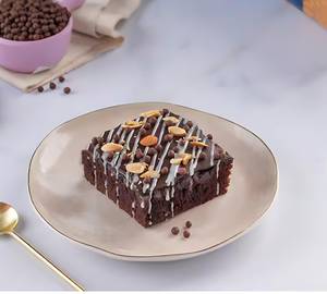 Crunchy Almond Brownie,1Pc