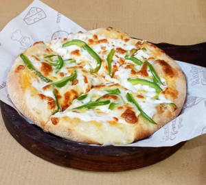 8" Capsicum Pizza+ 1 Coca Cola Free [250 ml]