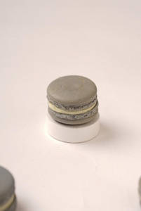 Eggless Blueberry Macaron