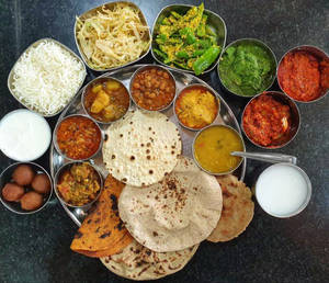 Gujarati Thali [Special Container Pack]