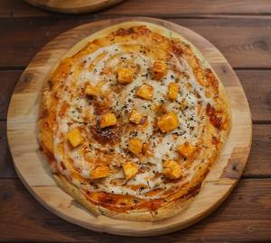 Tandoori paneer and cheese pizza