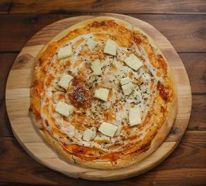 Paneer and cheese pizza