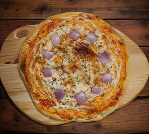 Onion and cheese pizza