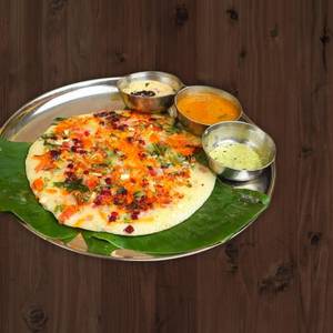 Vegetable uttapam with sambar 3 Type Chutney 