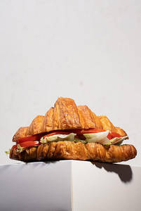 Tomato & Pesto Croissant Sandwich