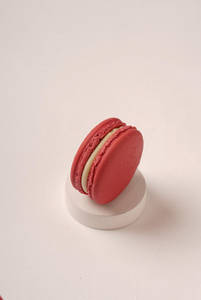Eggless Raspberry Macaron