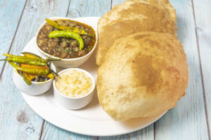 Chola Bhatura (For 1 Person)