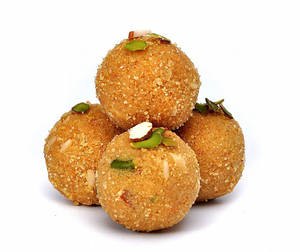 Besan Dry Fruit Ladoo(r)