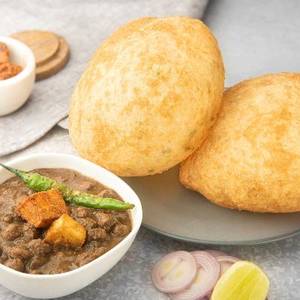 Chole bhature [lunch 2 bhature]