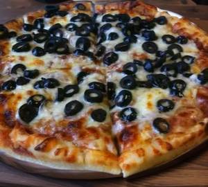 Olive pizza