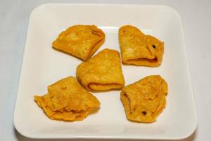 Khari Puri [250 Grams]