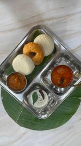 Idli / Vada (2Pcs.)