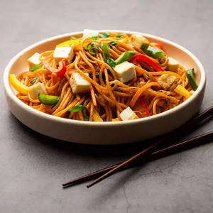 Paneer Schezwan Noodles [500 ml container]