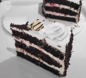 Blackforest pastry slice eggless