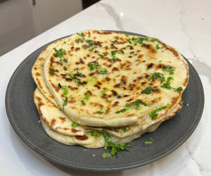 Stuffed naan