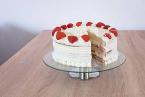 Strawberry Cake [450 grams]