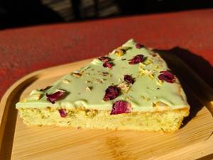 Kesar Pista Cake