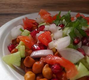 Kala chana protein salad