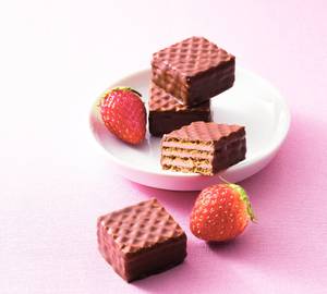 Chocolate Wafers Strawberry Cream (12 Pcs)
