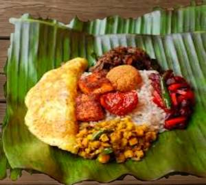 Sea Food Pothichoru In Banana Leaf