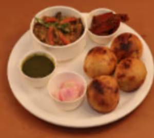 Sattu Baati 6 Pcs + Chokha + Salad + Bharwa Achar With Chutney