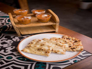 Dal Makhani Shots With Small Cheese Naan