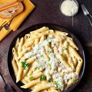 Penne in Your Choice Of Sauce  [Alfredo]