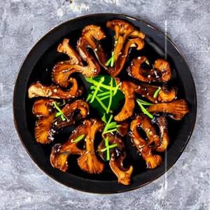 Crispy shitake mushrooms chef special