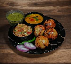 Litti (4) + Chokha 450 gm + Daal 450 ml