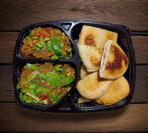 Butter Fry Pav With Aloo Paneer Bhurji