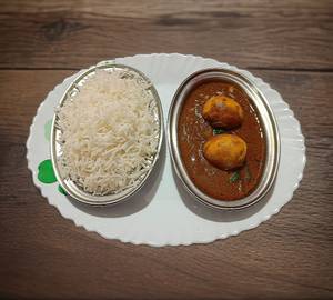 Steamed Rice With Egg Masala