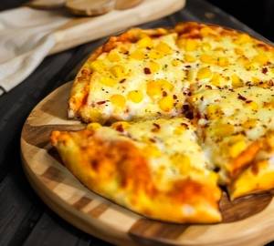 Corn and cheese pizza