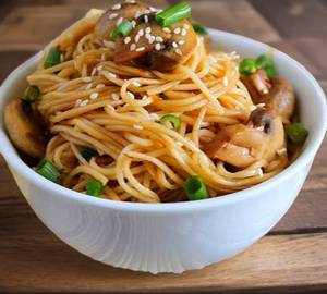 Mushroom Hakka Noodles