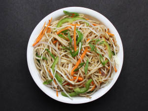 Veg hakka noodles