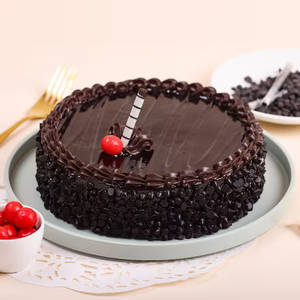 Fresh cream chocolate cake