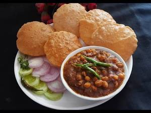 5 Poori with Chola