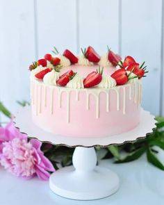 Rich Strawberry Cake 450G                                              