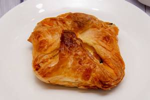 Egg Puff (1 Pc)