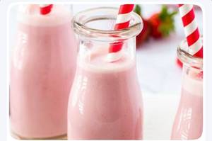 Fresh Strawberry Milkshake (seasonal)