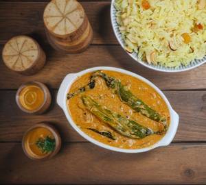 Veg Pulao With Mirchi Ka Salan & Raitha (600 Gms)