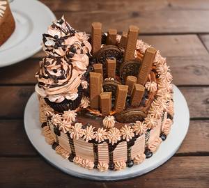 Pure Chocolate Cake With Kit Kat