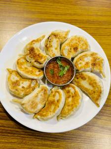 Kothay Momo.
