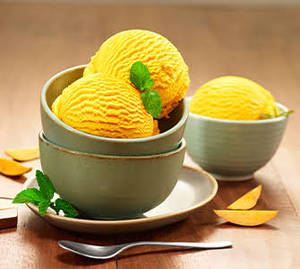 Alphonso mango scooping