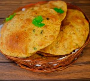 Missi Atta Poori With Aloo 