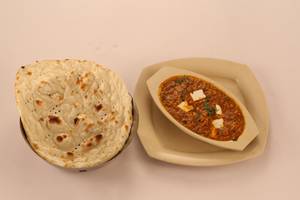 Garlic Naan (1 No) + Plain Roti (1 No) Chilli Paneer Gravy