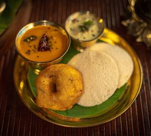 2 Idli + 1 Vada