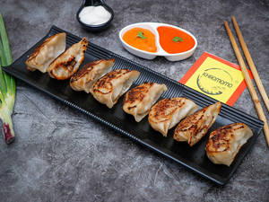 Pan Fried Ladakhi Kothey Mutton Momo (8pcs)